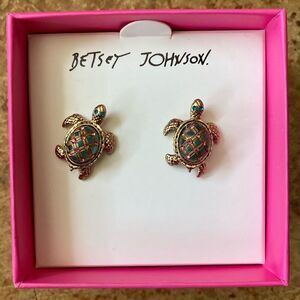 BETSEY‎ Johnson green and gold enamel turtle post earrings